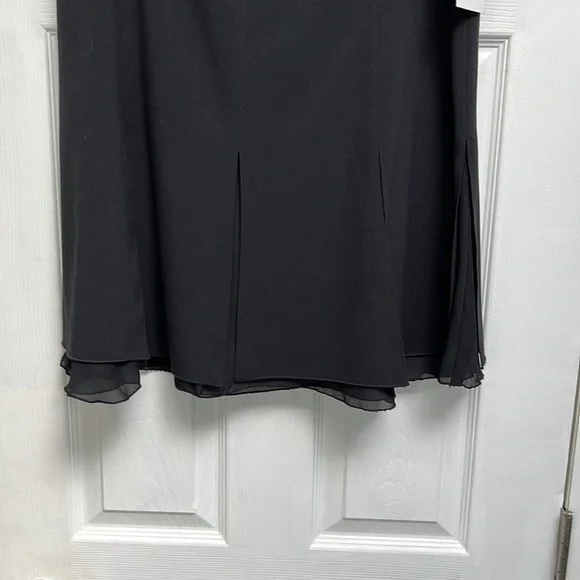NWT Black Pleated Bottom Skirt Size 12 - Picture 2 of 7